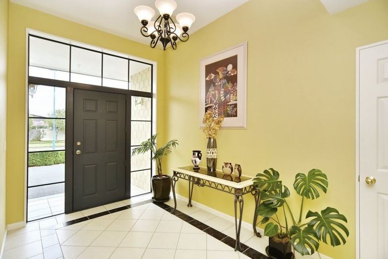 Photo of property in 40 Coolspring Way, Redwood, Christchurch, 8051