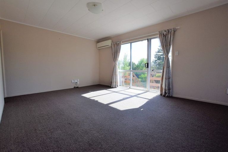Photo of property in 11 Mile Place, Henderson, Auckland, 0612