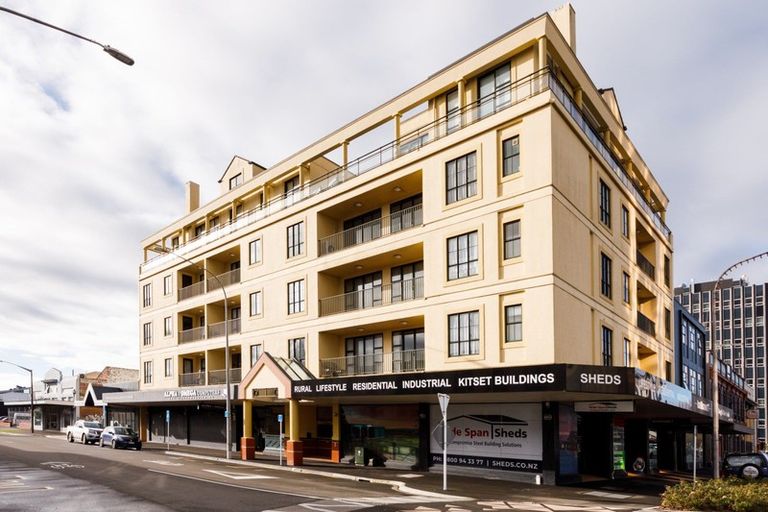 Photo of property in Maddison Apartments, 1/6f Queen Street, Palmerston North, 4410