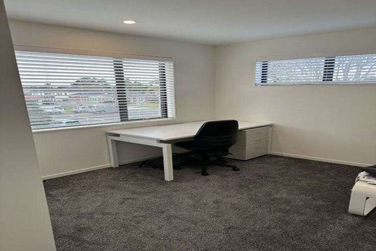Photo of property in 48a Portadown Avenue, Pakuranga Heights, Auckland, 2010