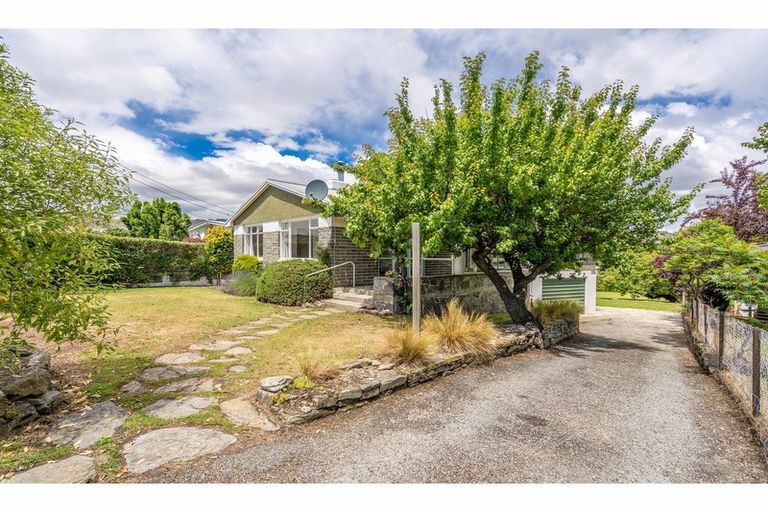 Photo of property in 10 Royal Terrace, Alexandra, 9320