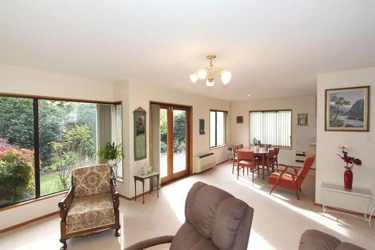 Photo of property in 2/53 Withells Road, Avonhead, Christchurch, 8042