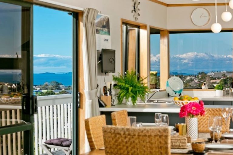 Photo of property in 2/112 Arran Road, Browns Bay, Auckland, 0630