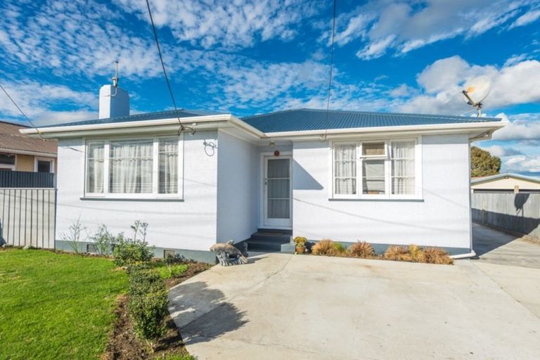 Photo of property in 28 Raupo Street, Castlecliff, Whanganui, 4501