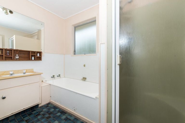Photo of property in 25 Allington Road, Massey, Auckland, 0614