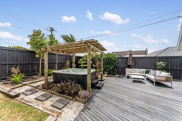 Photo of property in 2/71 Deep Creek Road, Waiake, Auckland, 0630