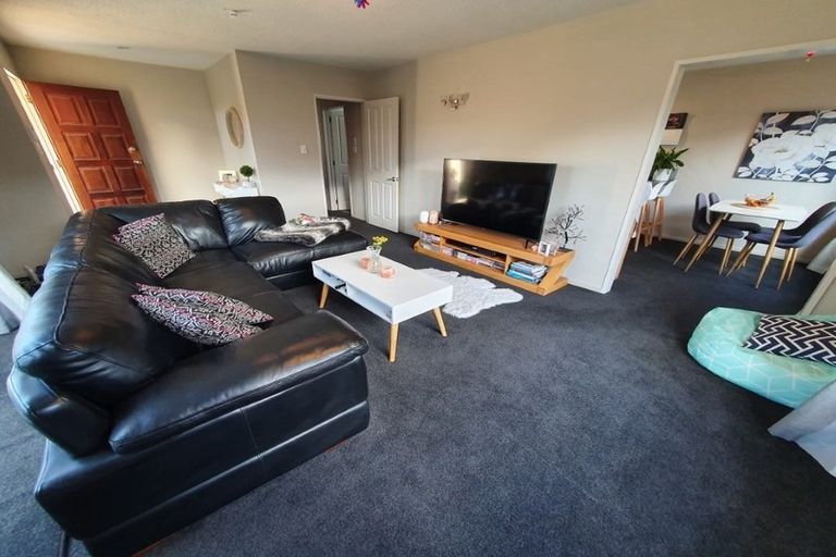 Photo of property in 2/27 Mortlake Street, Islington, Christchurch, 8042