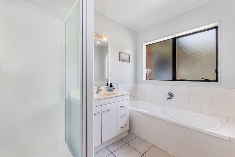 Photo of property in 8 Millstream Drive, Henderson, Auckland, 0610