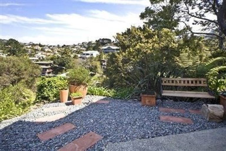 Photo of property in 6 Shearwater Rise, Rothesay Bay, Auckland, 0630