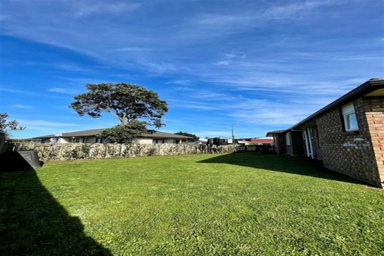 Photo of property in 14 Sid Place, Mangere, Auckland, 2022