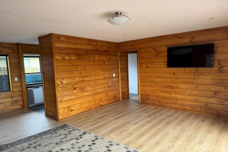 Photo of property in 49 Norcross Avenue, Henderson, Auckland, 0612