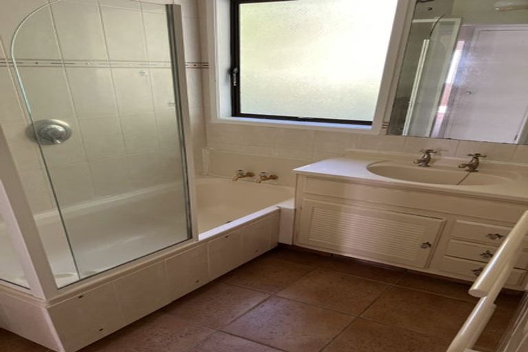 Photo of property in 1/15 Micawber Place, Mellons Bay, Auckland, 2014