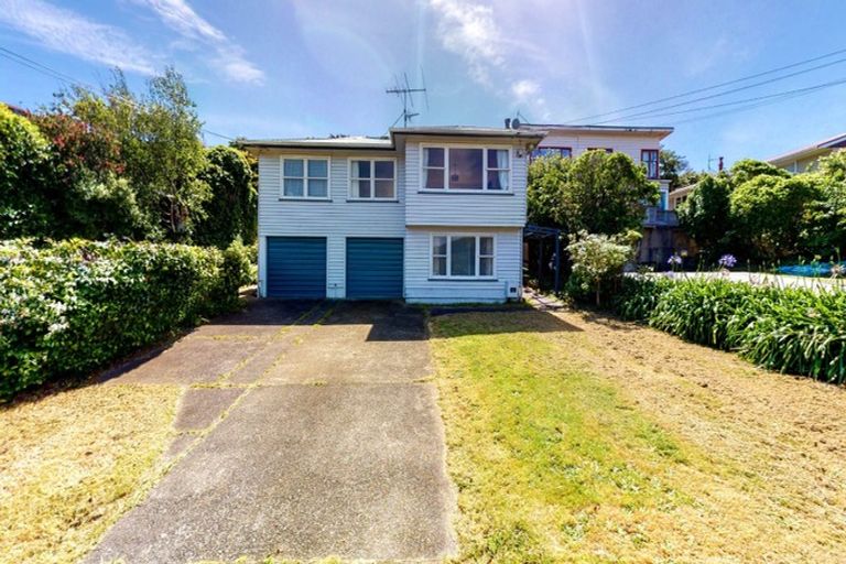 Photo of property in 317 Main Road, Tawa, Wellington, 5028