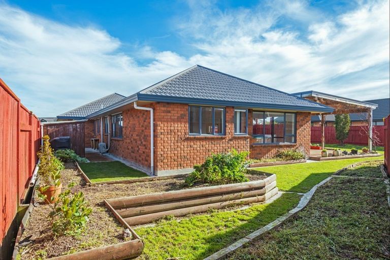 Photo of property in 8 Sorrento Place, Kelvin Grove, Palmerston North, 4414