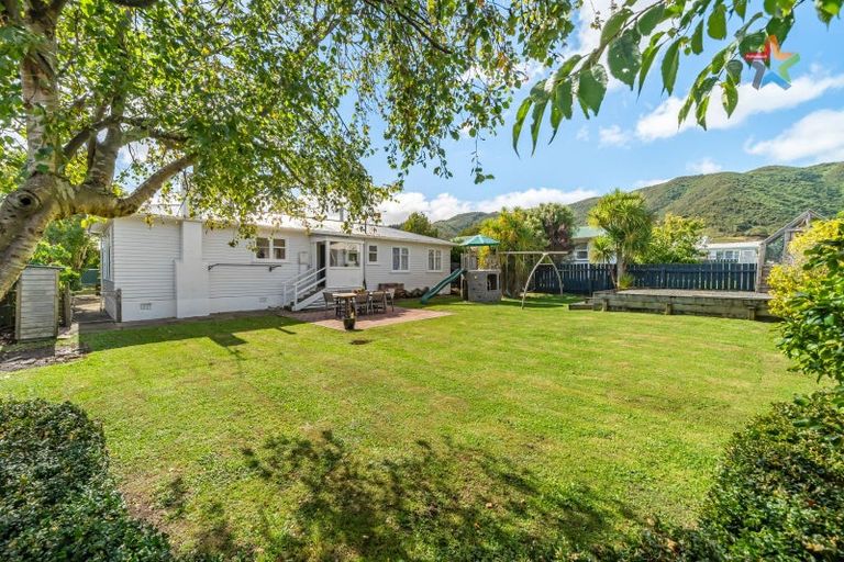 Photo of property in 33 Russell Road, Wainuiomata, Lower Hutt, 5014