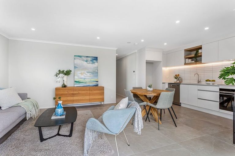 Photo of property in 3/2 Te Rito Road, Hobsonville, Auckland, 0616