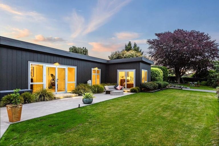 Photo of property in 19 Fleetwood Grove, Waikanae, 5036