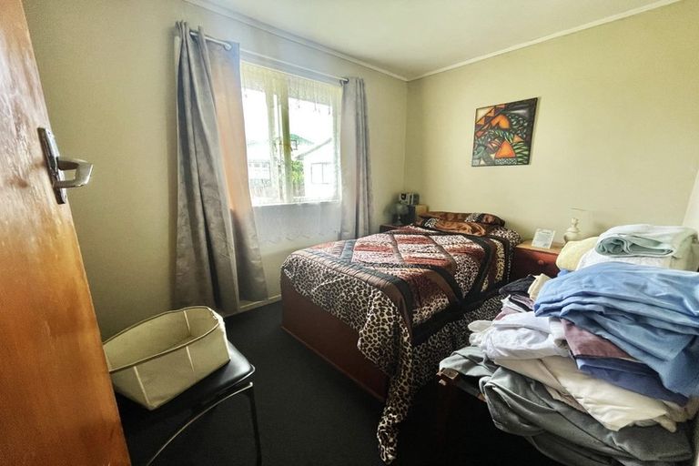 Photo of property in 5/215 Swanson Road, Henderson, Auckland, 0610