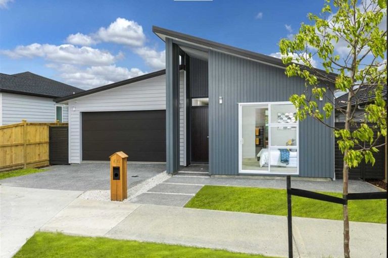 Photo of property in 60 Schoolside Road, Kumeu, 0810