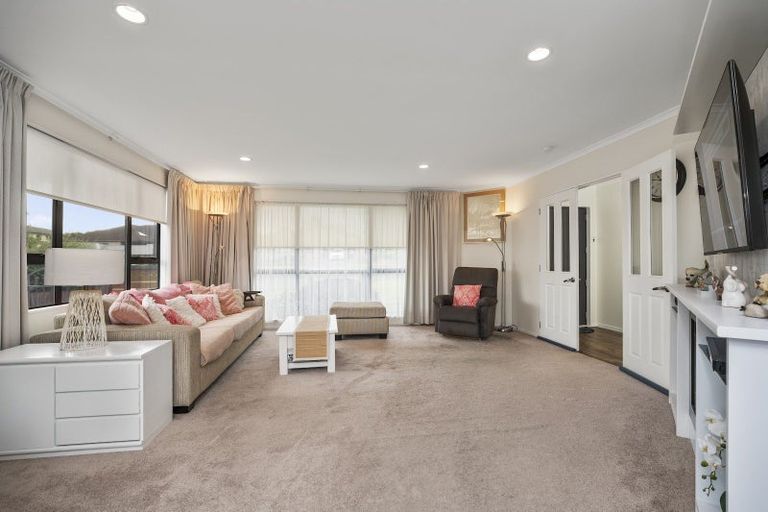 Photo of property in 15 Maddison Place, Welcome Bay, Tauranga, 3112