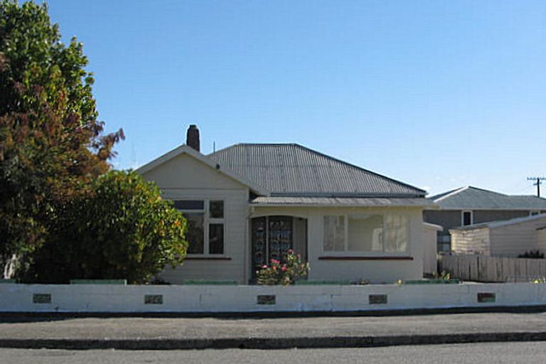 Photo of property in 18 Rhodes Street, Waimate, 7924