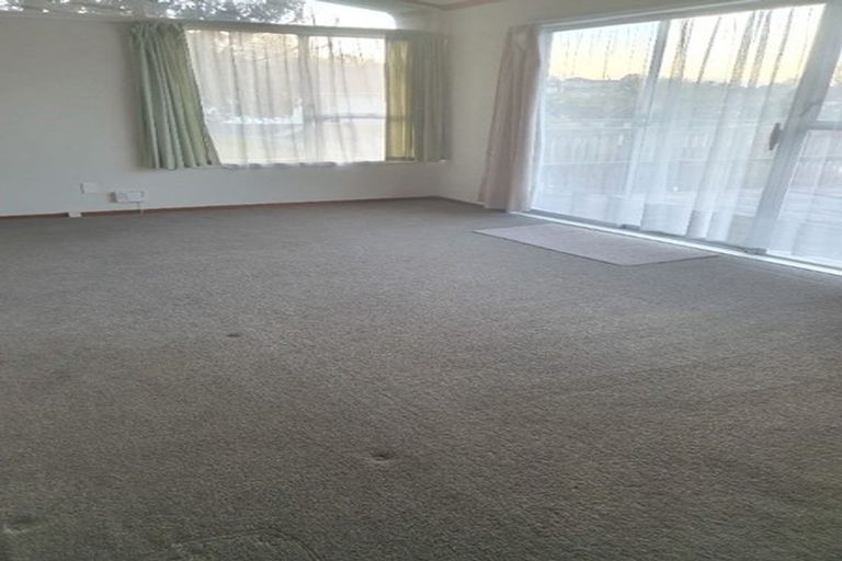 Photo of property in 10 Hewlett Road, Massey, Auckland, 0614