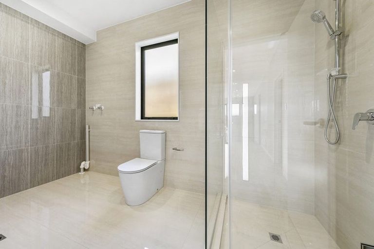 Photo of property in 63 Mcindoe Road, Kumeu, 0810