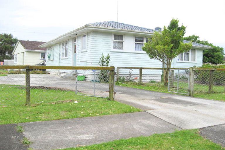 Photo of property in 1 Corsair Crescent, Mangere, Auckland, 2022
