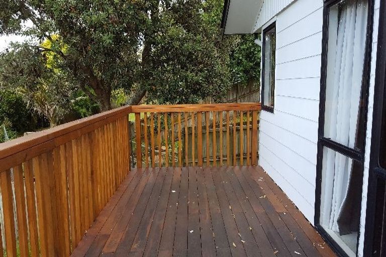 Photo of property in 4 Target Road, Totara Vale, Auckland, 0629