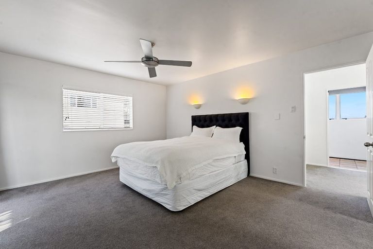 Photo of property in 1/104a Beach Road, Castor Bay, Auckland, 0620