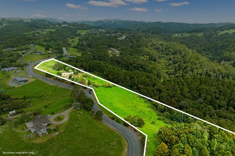 Photo of property in 142 Massey Road, Waipu, 0582