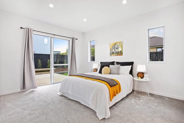 Photo of property in 108 Simpson Road, Henderson Valley, Auckland, 0614