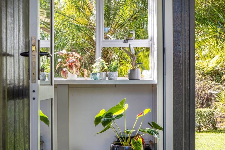 Photo of property in 13 Long Beach Road, Russell, 0202