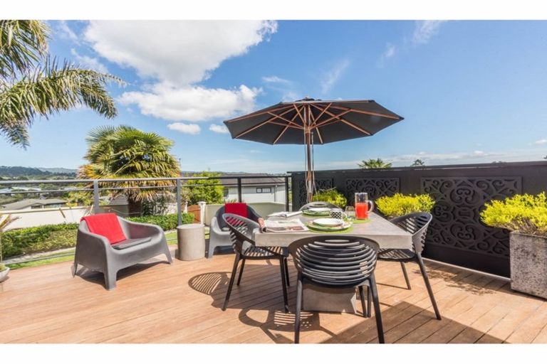 Photo of property in 30 Chamari Close, Titirangi, Auckland, 0604