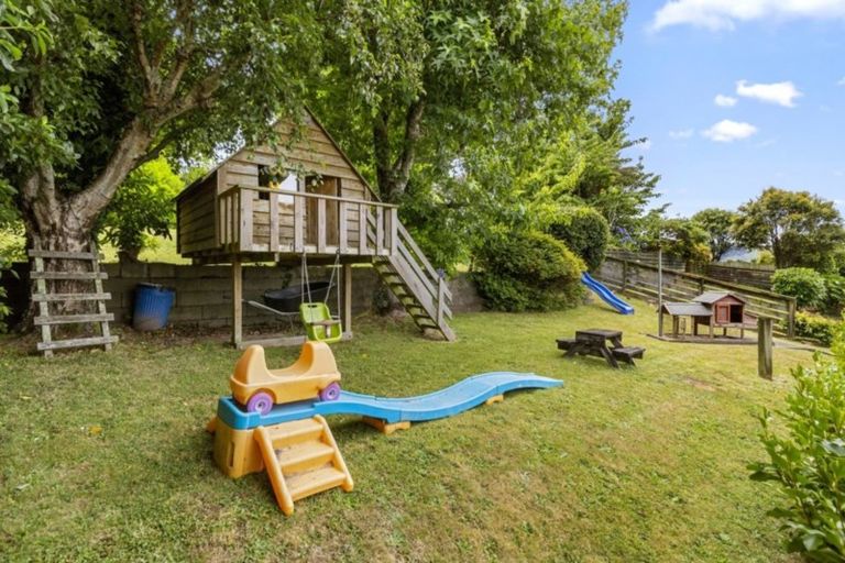 Photo of property in 76 Redwood Avenue, Tawa, Wellington, 5028