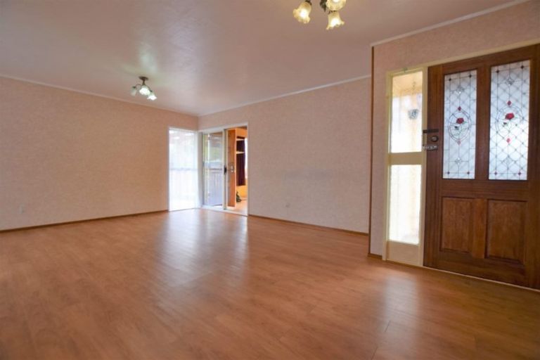 Photo of property in 38 Larissa Avenue, Henderson, Auckland, 0610