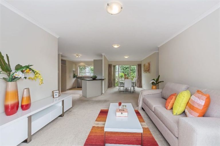 Photo of property in 5 Saltwood Street, Red Beach, 0932