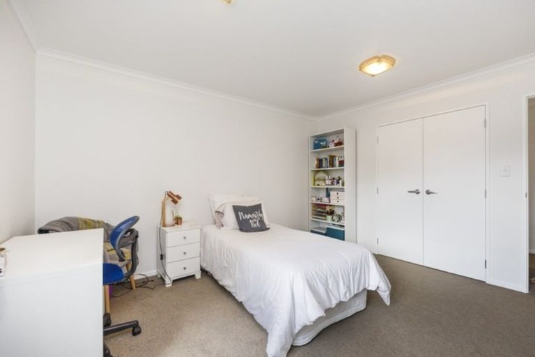 Photo of property in 4 Chestnut Close, Kelvin Grove, Palmerston North, 4414