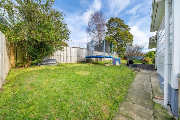 Photo of property in 51 Blueberry Grove, Timberlea, Upper Hutt, 5018