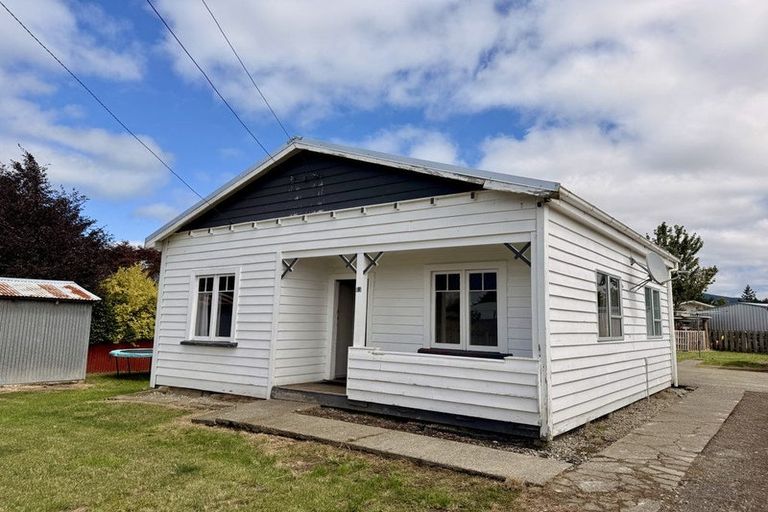 Photo of property in 63 Elles Road, Otautau, 9610