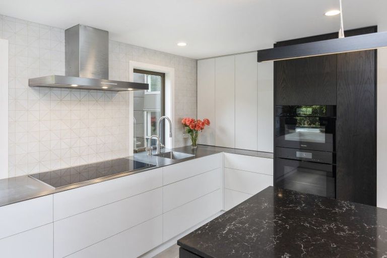 Photo of property in 5 Ophir Lane, Redcliffs, Christchurch, 8081