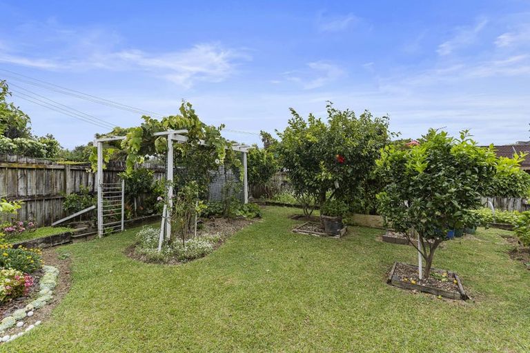 Photo of property in 98 Collingwood Road, Waiuku, 2123