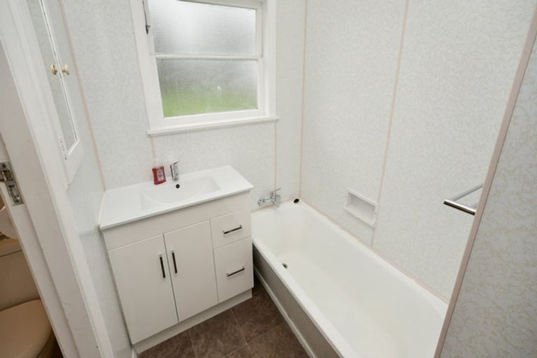 Photo of property in 42 College Street, Awapuni, Palmerston North, 4412