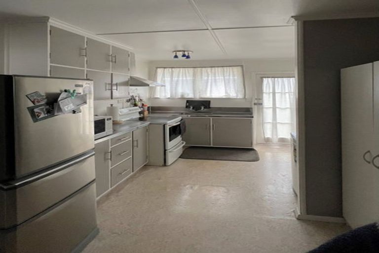 Photo of property in 1/6 Moeraki Road, Maoribank, Upper Hutt, 5018