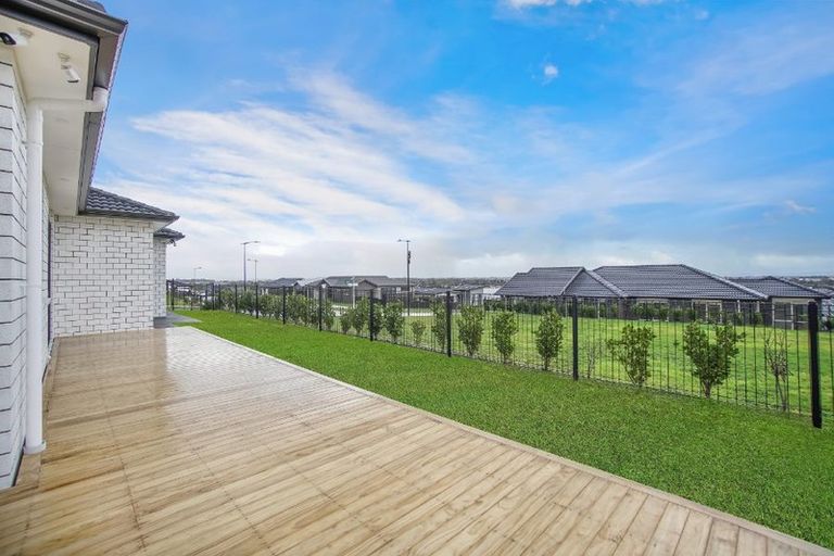 Photo of property in 48 Twin Parks Rise, Papakura, 2110