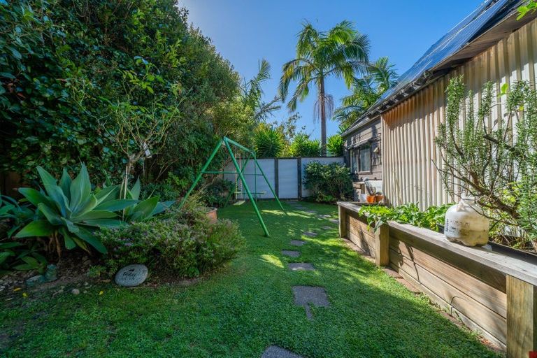 Photo of property in 36 Curacao Place, Half Moon Bay, Auckland, 2012