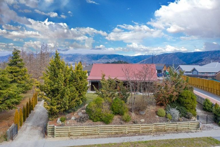 Photo of property in 2 Waenga Drive, Cromwell, 9310