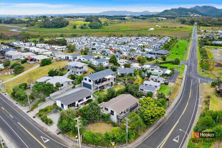 Photo of property in 212 Seaforth Road, Waihi Beach, 3611