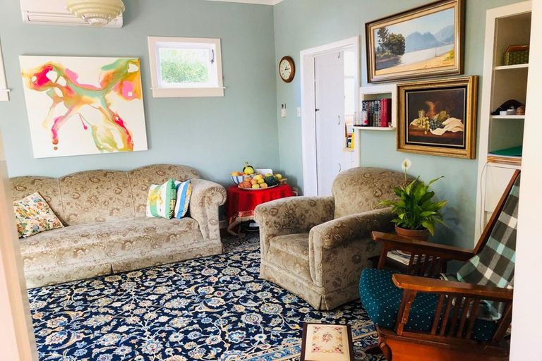 Photo of property in 35 Great North Road, Saint Johns Hill, Whanganui, 4501