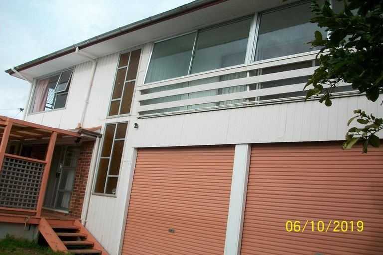 Photo of property in 32 Vera Road, Te Atatu South, Auckland, 0610